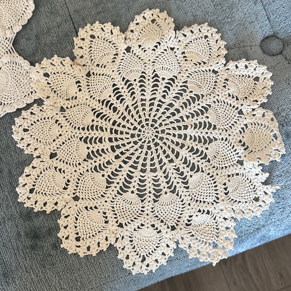 Set of 4 Vintage Handmade Crochet Pineapple Doilies - Picture 5 of 6